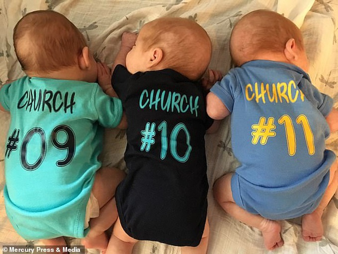 10 năm bụng mang dạ chửa sinh liền tù tì 11 đứa con, mẹ bỉm trẻ tuổi khẳng định sẽ còn đẻ tiếp vì chưa đủ quân số dự định - Ảnh 5. 10 năm bụng mang dạ chửa sinh liền tù tì 11 đứa con, mẹ bỉm trẻ tuổi khẳng định sẽ còn đẻ tiếp vì chưa đủ quân số dự định - Ảnh 5.