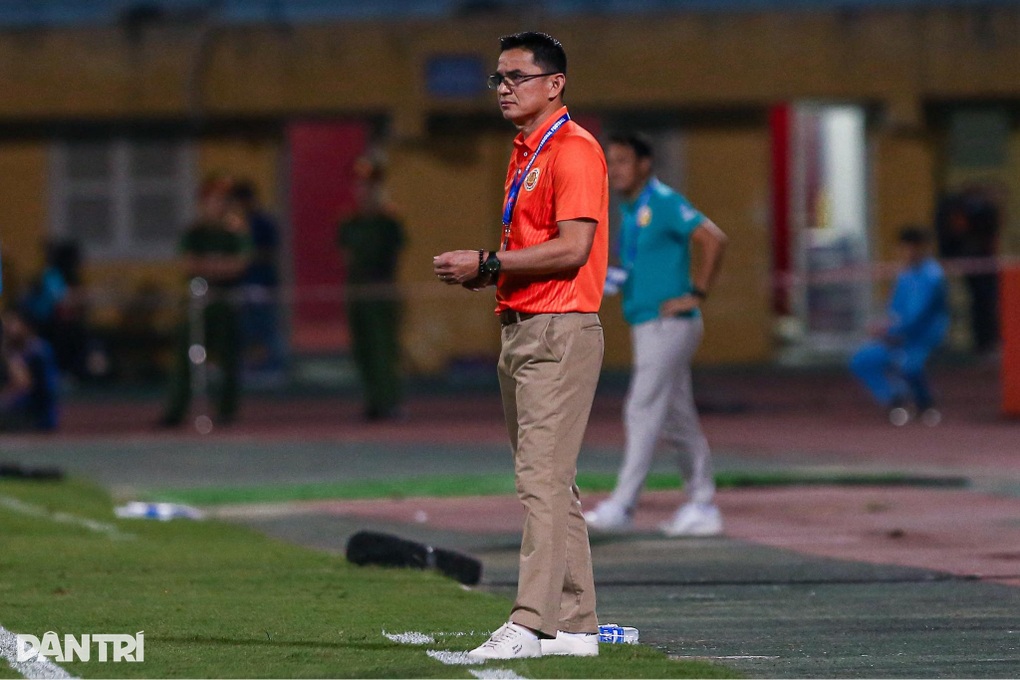 HLV Kiatisuk từ chối nhận xét về tân HLV trưởng đội tuyển Việt Nam - 1