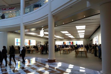 Chưa kịp bày bán, Apple Store ở Mỹ đã bị trộm hơn 300 chiếc iPhone X