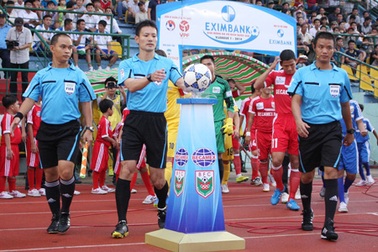 Hướng đi nào của bóng đá Việt Nam với trọng tài Nhật?