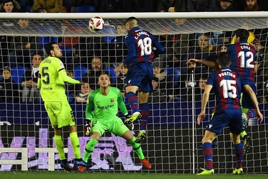 Vắng Messi, Barcelona thua sốc trước Levante