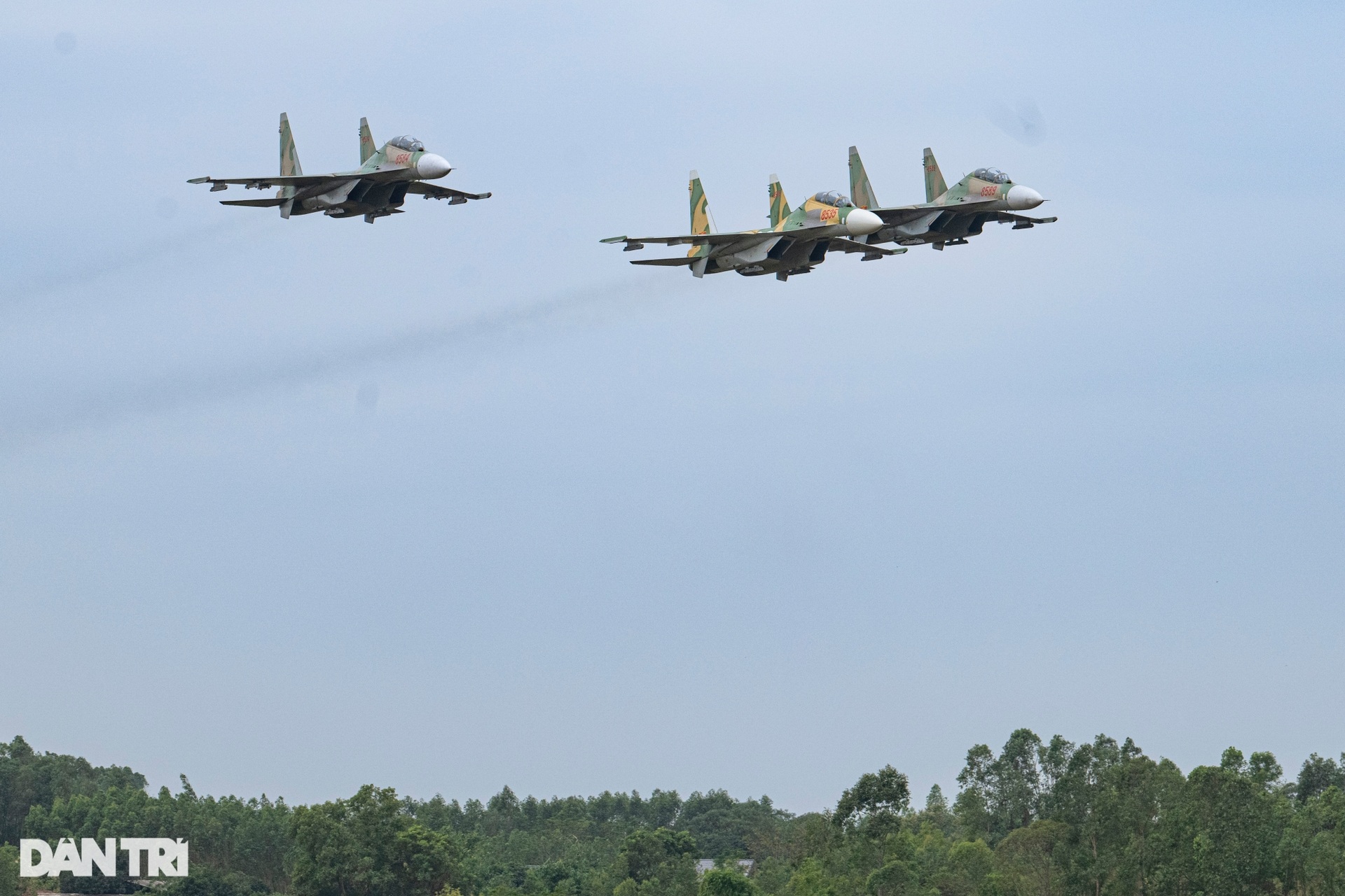 Những phi công huấn luyện hổ mang chúa SU-30MK2 tại Triển lãm Quốc phòng - 10 Những phi công huấn luyện hổ mang chúa SU-30MK2 tại Triển lãm Quốc phòng - 10