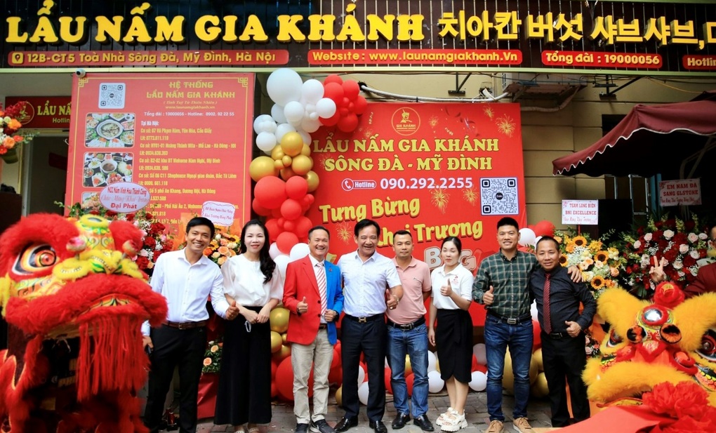 Nghệ sĩ Quang Tèo kinh doanh nhà hàng lẩu nấm Gia Khánh sau 7 năm về hưu - 3 Nghệ sĩ Quang Tèo kinh doanh nhà hàng lẩu nấm Gia Khánh sau 7 năm về hưu - 3