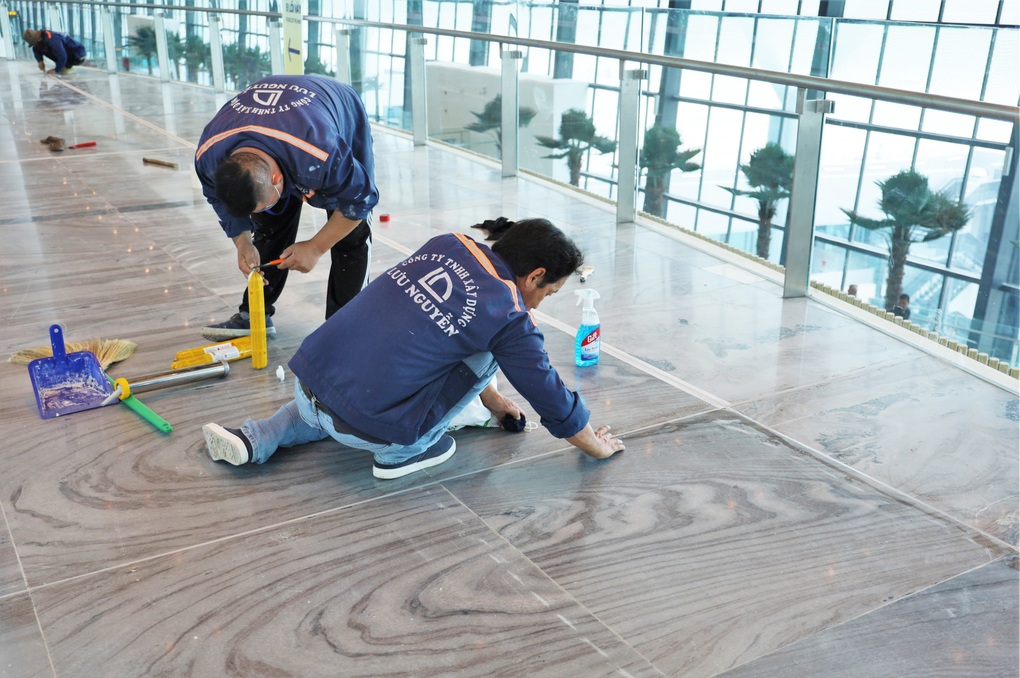 Nhà thầu ga T3 Tân Sơn Nhất hẹn khắc phục nền đá trong tháng 6 - 1 Nhà thầu ga T3 Tân Sơn Nhất hẹn khắc phục nền đá trong tháng 6 - 1