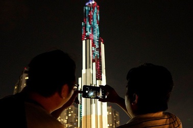 Chiêm ngưỡng tòa tháp cao nhất Việt Nam phủ đầy ánh sáng