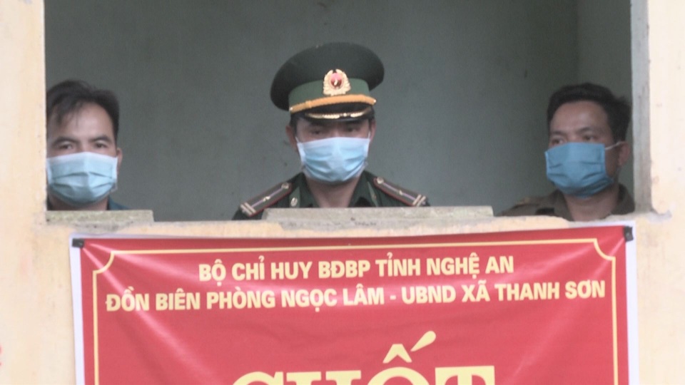Những chiến sĩ quân hàm xanh vất vả nơi tuyến đầu chống dịch Covid-19 - 1 Những chiến sĩ quân hàm xanh vất vả nơi tuyến đầu chống dịch Covid-19 - 1