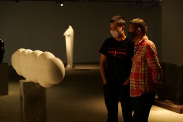 VCCA mở cửa triển lãm điêu khắc đá "Biến chuyển | Transforming"