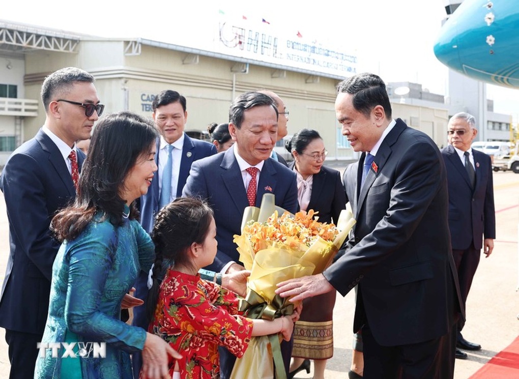Chủ tịch Quốc hội bắt đầu thăm chính thức Lào và dự Đại hội đồng AIPA-45 - 2 Chủ tịch Quốc hội bắt đầu thăm chính thức Lào và dự Đại hội đồng AIPA-45 - 2