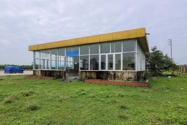 Thi thể người đàn ông trong bến xe bỏ hoang