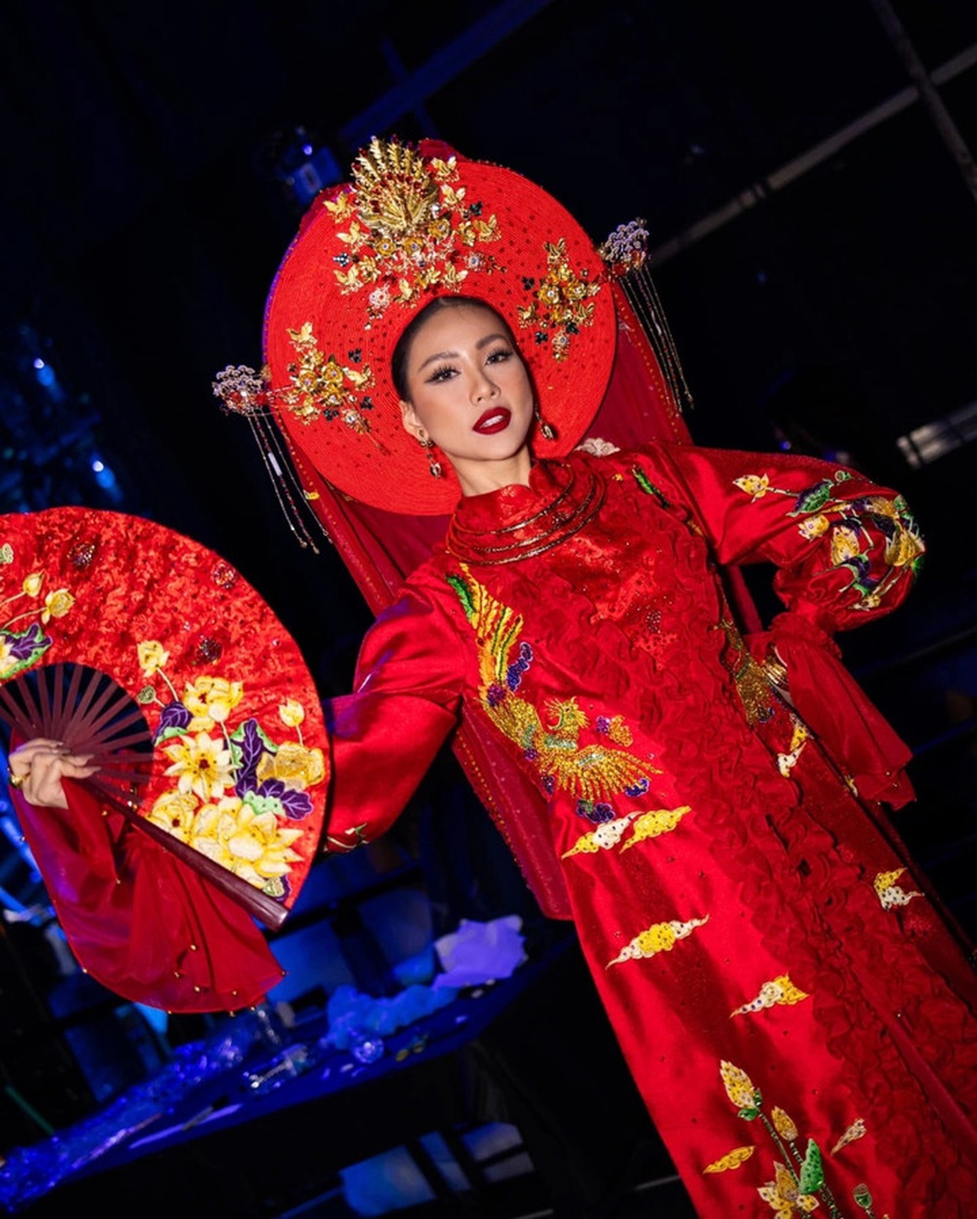 Các đại diện Việt Nam từng trình diễn quốc phục ấn tượng trước Hương Giang - 3