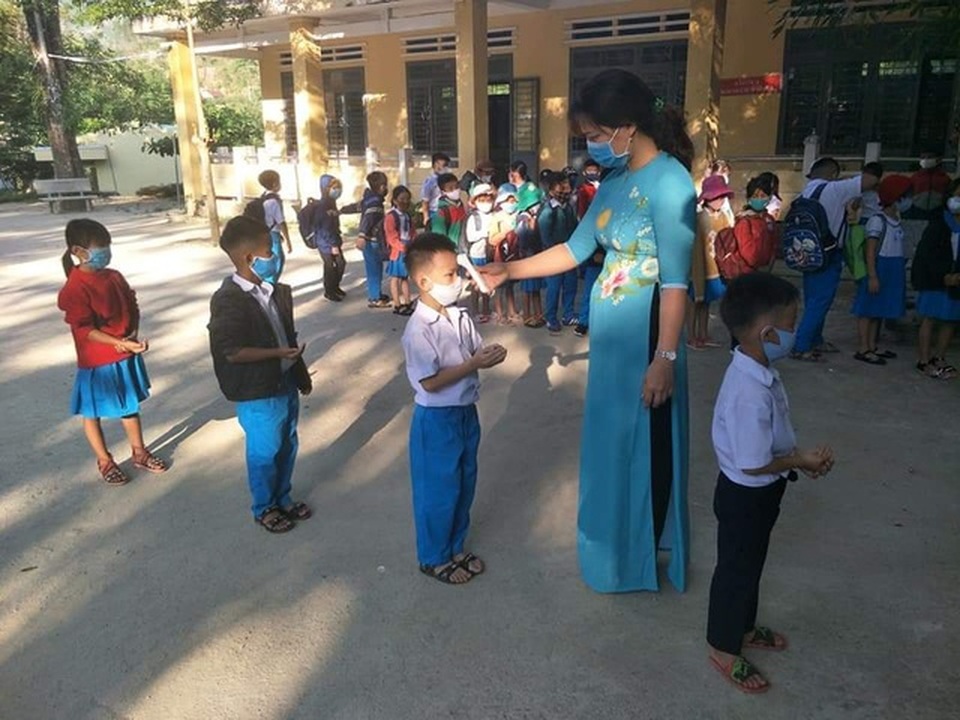 Chuyên gia hướng dẫn những việc cần làm khi trẻ đi học giữa dịch Covid-19 - 2 Chuyên gia hướng dẫn những việc cần làm khi trẻ đi học giữa dịch Covid-19 - 2