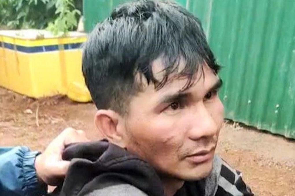 Công an bắt giữ kẻ giật dây chuyền vàng trên cổ bé gái - 1 Công an bắt giữ kẻ giật dây chuyền vàng trên cổ bé gái - 1