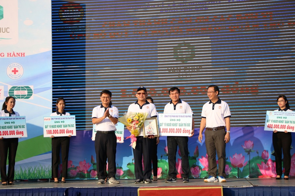 Đại Phúc Group ủng hộ 1 tỷ đồng cho quỹ người nghèo quận Thủ Đức - 2 Đại Phúc Group ủng hộ 1 tỷ đồng cho quỹ người nghèo quận Thủ Đức - 2