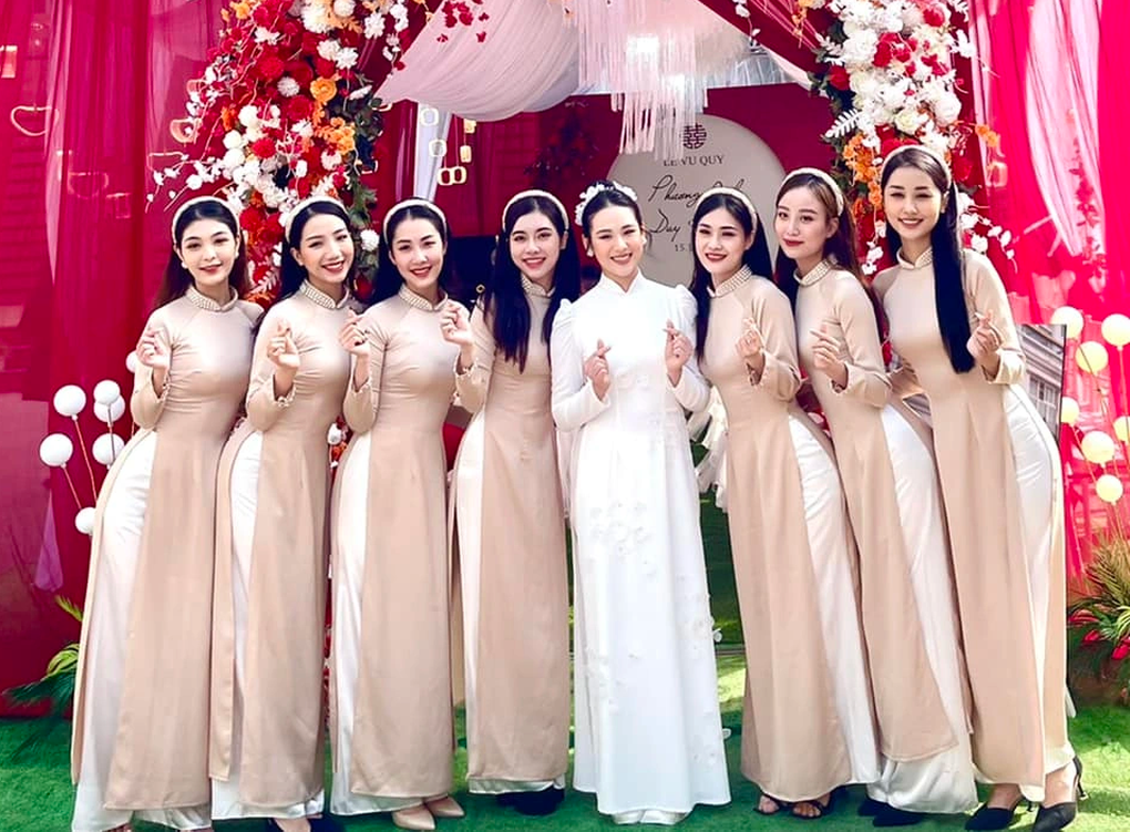 Ca sĩ Vũ Duy Khánh cưới vợ trẻ kém 10 tuổi - 2 Ca sĩ Vũ Duy Khánh cưới vợ trẻ kém 10 tuổi - 2