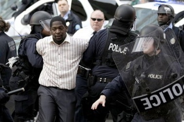 Obama yêu cầu gắn “mắt thần” giám sát lên người cảnh sát