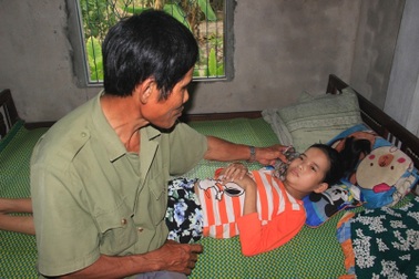 Đau lòng chuyện người cựu binh nguyện hiến thận để cứu con