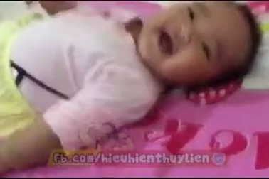 Điệu cười đáng yêu của hai nhóc tì nhà Hiếu Hiền