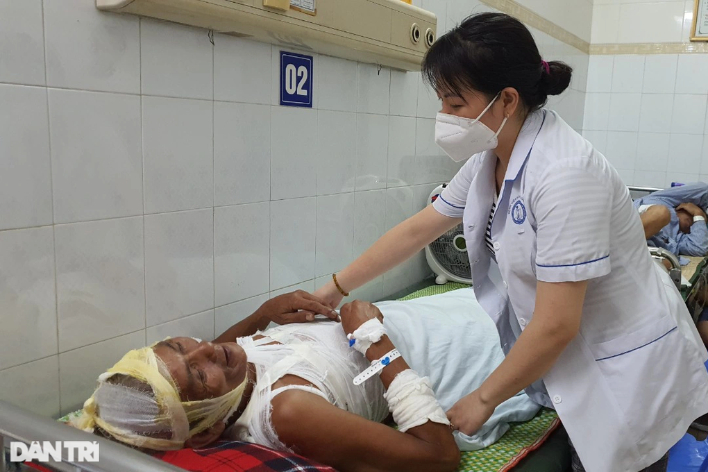 Bác sĩ BV Bỏng Quốc gia kêu gọi cứu cụ ông quằn quại trong bếp lửa đỏ rực - 3 Bác sĩ BV Bỏng Quốc gia kêu gọi cứu cụ ông quằn quại trong bếp lửa đỏ rực - 3