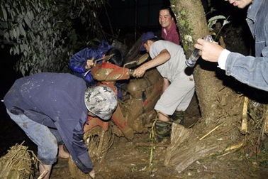 Ngành khí tượng “bất lực” với dự báo lũ ống, lũ quét