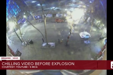 Khoảnh khắc xe tải phát nổ ở Nashville