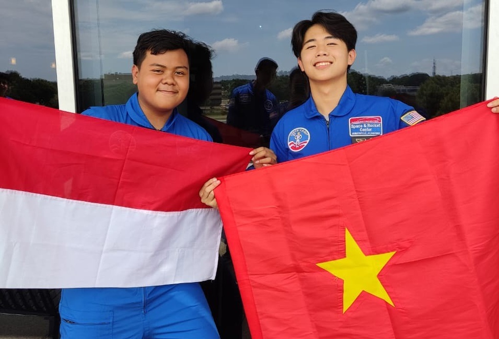 Cậu học trò từ phát kiến cảnh báo điểm mù đến nhận học bổng 3,2 tỷ đồng - 3 Cậu học trò từ phát kiến cảnh báo điểm mù đến nhận học bổng 3,2 tỷ đồng - 3