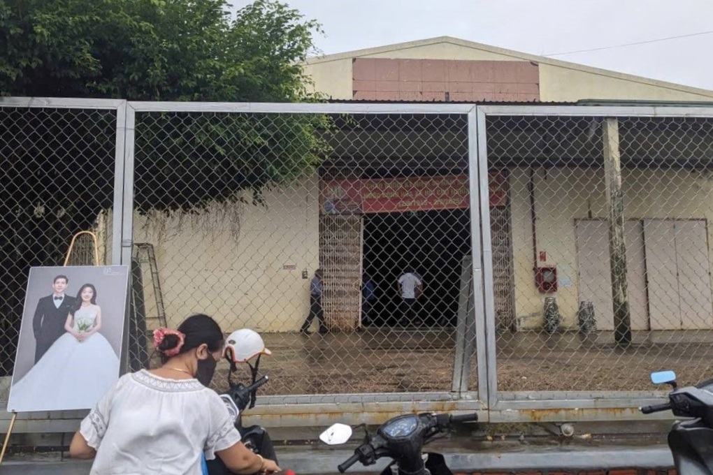 Bão xé tan rạp cưới, 80 mâm cỗ được cả thôn chuyển vào… nhà máy - 3 Bão xé tan rạp cưới, 80 mâm cỗ được cả thôn chuyển vào… nhà máy - 3