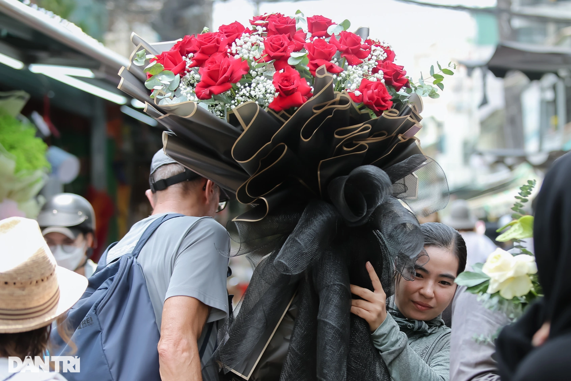 Chợ hoa lớn nhất TPHCM nhộn nhịp trong ngày 8/3 - 3 Chợ hoa lớn nhất TPHCM nhộn nhịp trong ngày 8/3 - 3