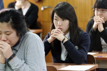 Tiết lộ về kỳ thi đại học áp lực, kéo dài 9 giờ ở Hàn Quốc