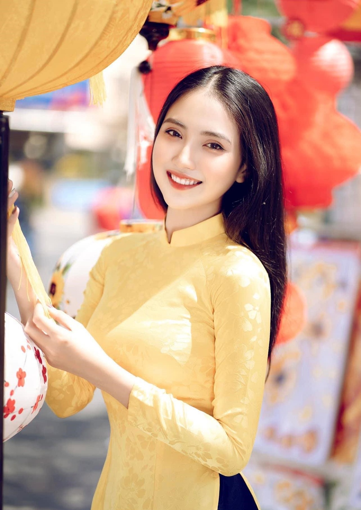 Các hoa khôi xinh đẹp gửi lời chúc Tết đến độc giả Dân trí - 1 Các hoa khôi xinh đẹp gửi lời chúc Tết đến độc giả Dân trí - 1