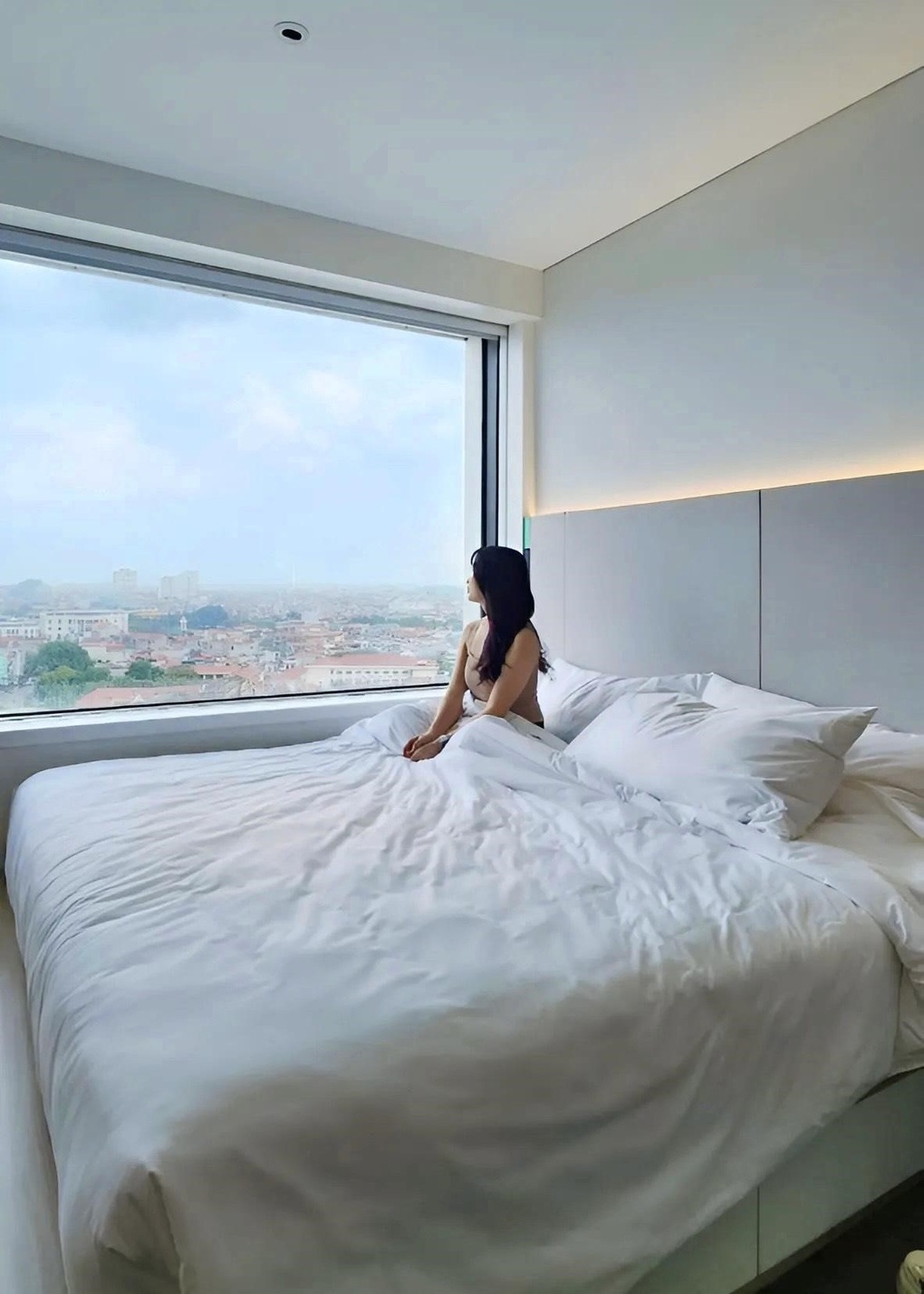 Giới trẻ và trào lưu thuê phòng khách sạn để chụp ảnh cùng bầu trời - 4 Giới trẻ và trào lưu thuê phòng khách sạn để chụp ảnh cùng bầu trời - 4