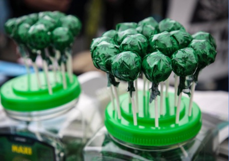 Kẹo mút, chocolate cần sa “bủa vây” mạng xã hội: Sử dụng ma túy chỉ với 40.000 đồng? - 7