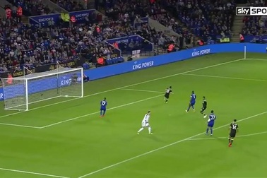 Fabregas tỏa sáng, Chelsea ngược dòng hạ Leicester