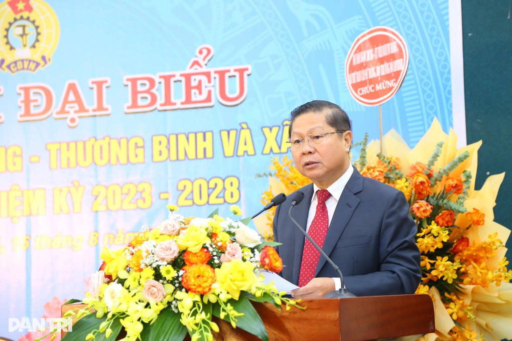 Ban chấp hành Công đoàn Bộ LĐ-TBXH khóa IX ra mắt đại hội - 3 Ban chấp hành Công đoàn Bộ LĐ-TBXH khóa IX ra mắt đại hội - 3