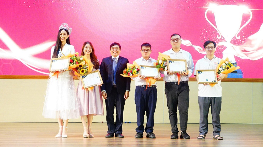 Vượt mặt Đại học Ngoại thương, một ngôi trường xuất hiện nhiều hoa hậu - 5 Vượt mặt Đại học Ngoại thương, một ngôi trường xuất hiện nhiều hoa hậu - 5