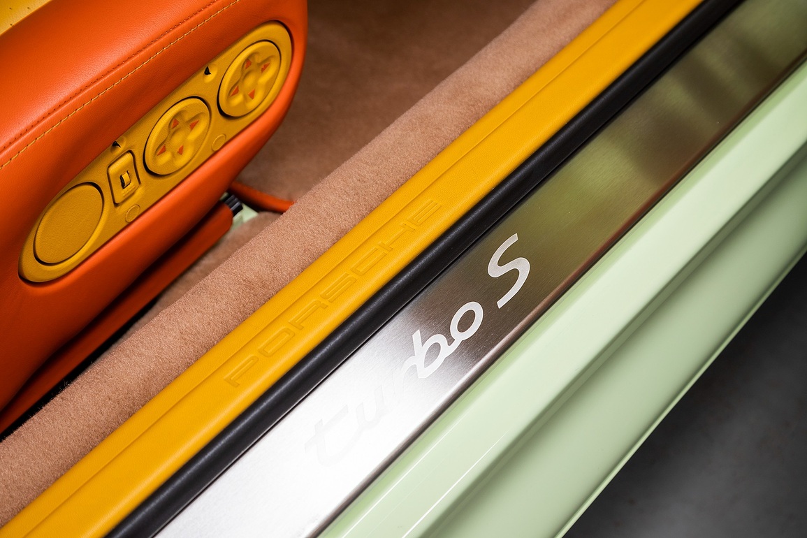 Porsche 911 độ chất lừ, khó đụng hàng - 17 Porsche 911 độ chất lừ, khó đụng hàng - 17