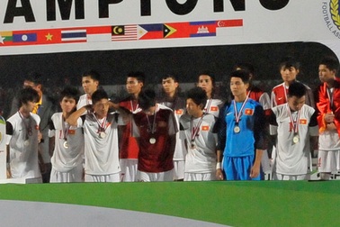 U19 Việt Nam gặp sự cố khi làm thủ tục xuất cảnh