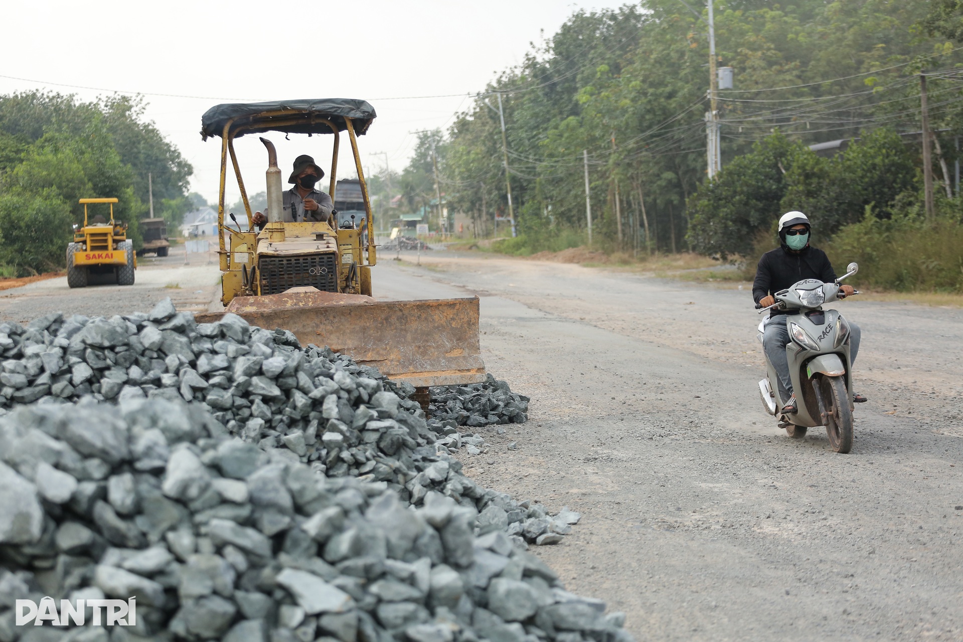 Đường 1.500 tỷ ở Tây Ninh nhộn nhịp thi công sau nhiều tháng “đắp chiếu” - 4 Đường 1.500 tỷ ở Tây Ninh nhộn nhịp thi công sau nhiều tháng “đắp chiếu” - 4