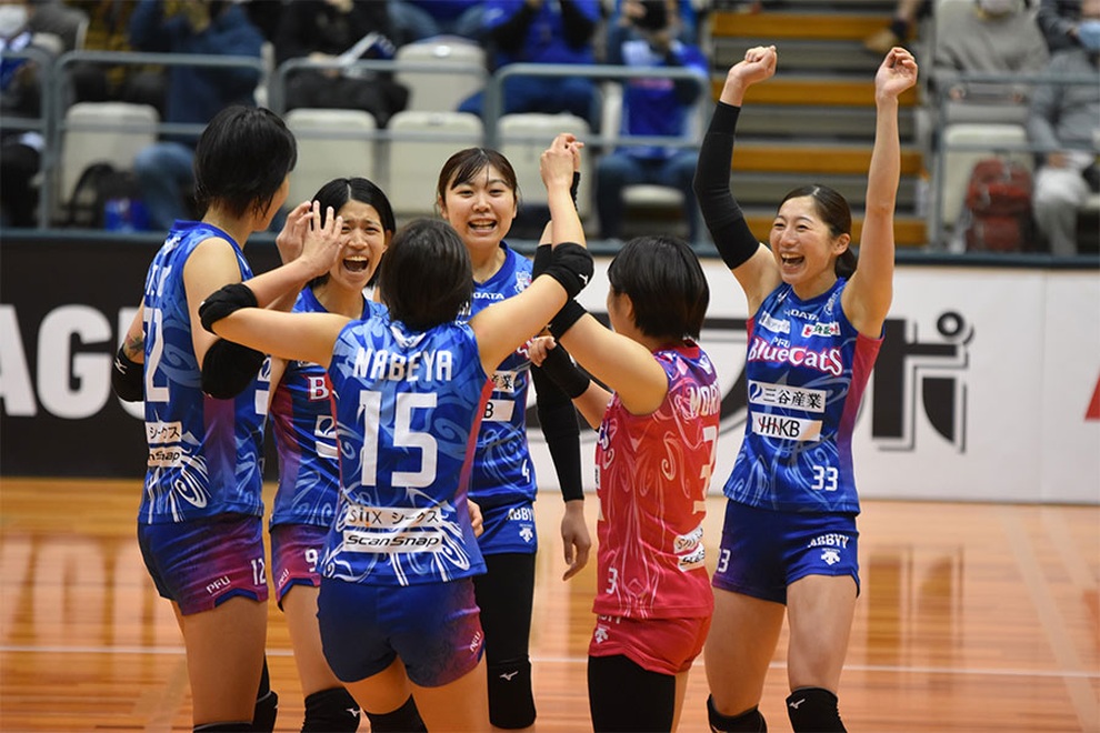 Thanh Thúy giúp PFU Blue Cats hạ gục nhà vô địch bóng chuyền Nhật Bản - 1 Thanh Thúy giúp PFU Blue Cats hạ gục nhà vô địch bóng chuyền Nhật Bản - 1