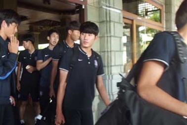 Choáng với thể hình to cao của cầu thủ U19 Hàn Quốc