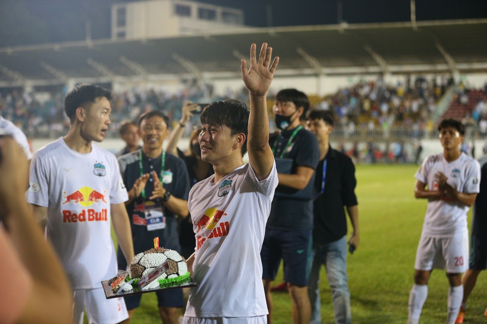 Ngôi sao của HA Gia Lai được thưởng nguyên... chiếc bánh kem - 4 Ngôi sao của HA Gia Lai được thưởng nguyên... chiếc bánh kem - 4
