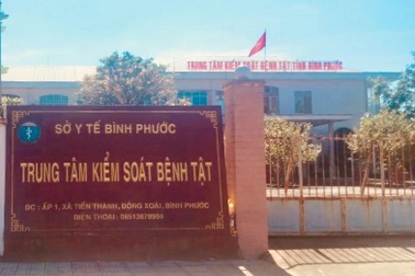 Tình huống pháp lý trong việc Giám đốc CDC Bình Phước trả lại quà Việt Á