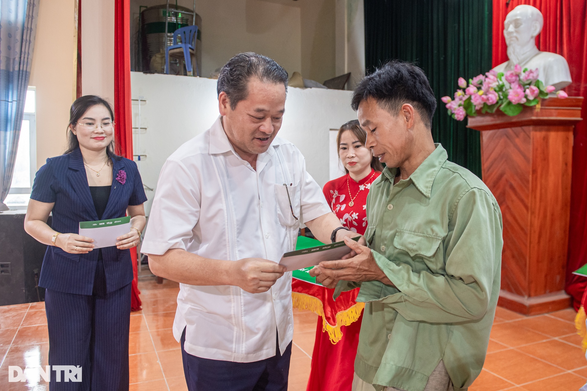 Báo Dân trí khánh thành 4 nhà Nhân ái nơi biên cương xa xôi - 13 Báo Dân trí khánh thành 4 nhà Nhân ái nơi biên cương xa xôi - 13