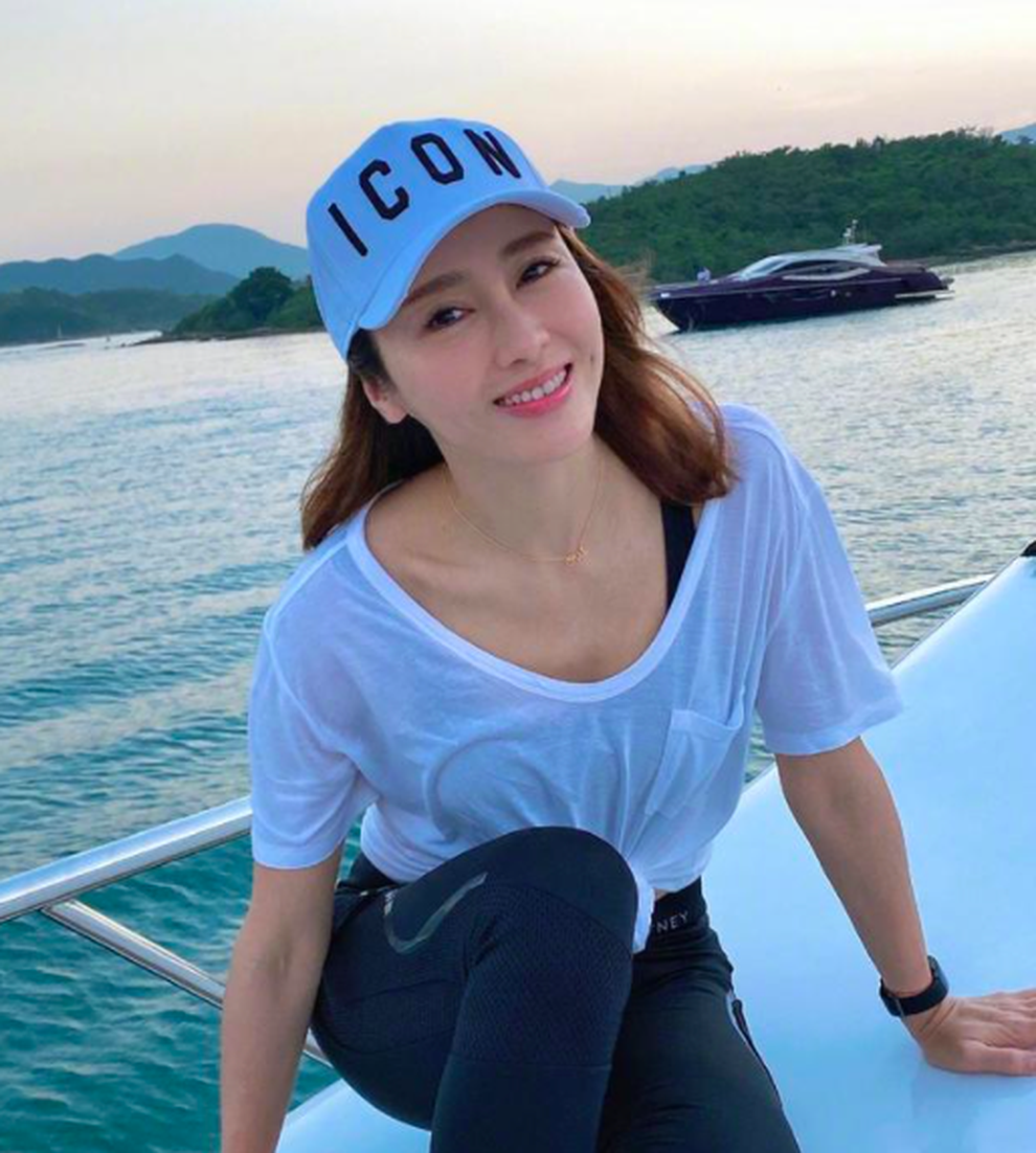 Mỹ nhân số một Hồng Kông Lê Tư rạng rỡ, trẻ trung ở tuổi 50 - 1 Mỹ nhân số một Hồng Kông Lê Tư rạng rỡ, trẻ trung ở tuổi 50 - 1