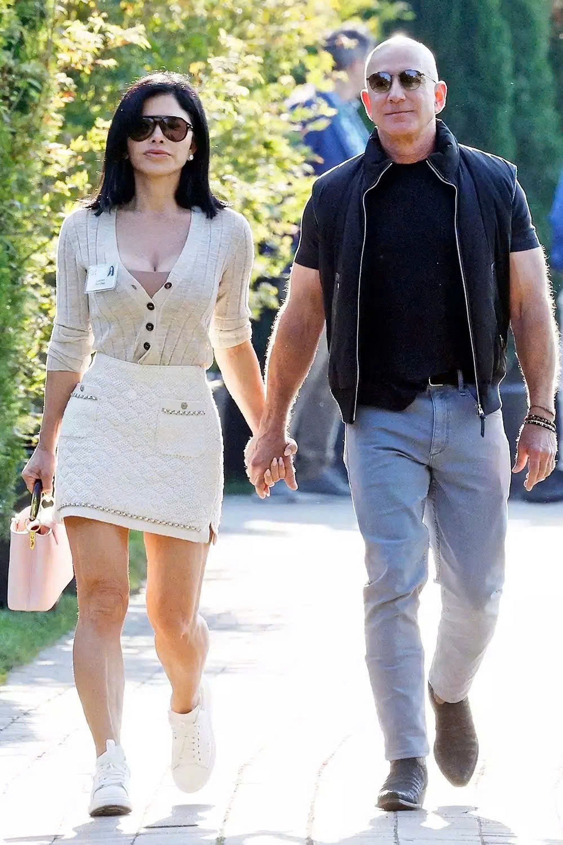 Vị hôn thê của tỷ phú Jeff Bezos gợi cảm ở tuổi 56 - 8