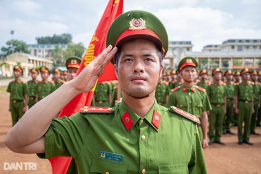 Đại uý 3 lần làm khối trưởng diễu binh kể chuyện vượt khó, vượt khổ