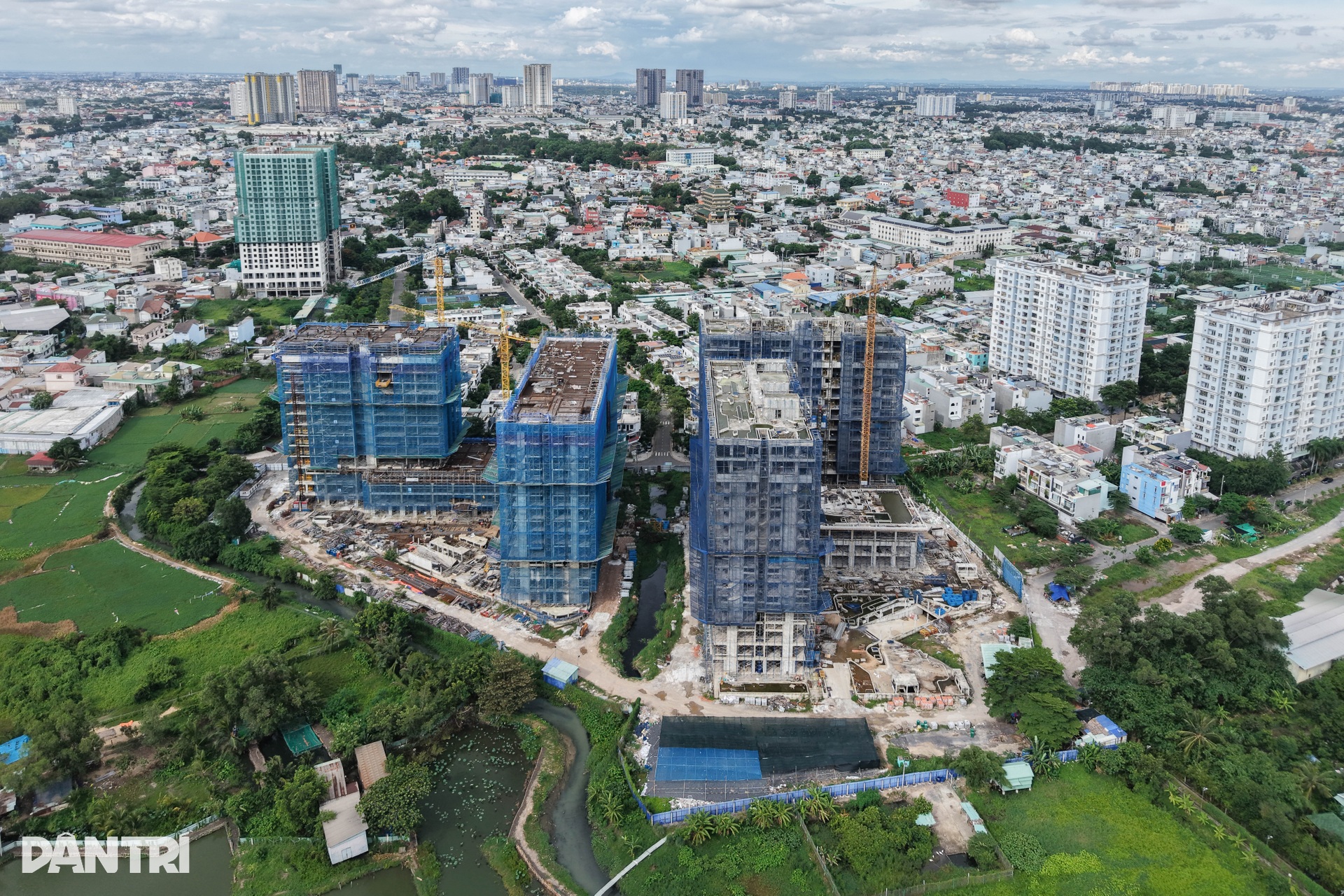 Hiện trạng vành đai 2 TPHCM xuống cấp sau 5 năm tạm ngừng thi công - 7 Hiện trạng vành đai 2 TPHCM xuống cấp sau 5 năm tạm ngừng thi công - 7