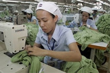 Việt Nam đánh thức hàng xóm