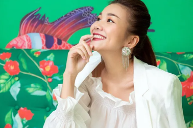 Thanh Hằng hóa thân thành nữ hoàng