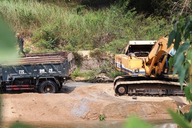 Vụ xã “linh động” cho doanh nghiệp múc cát trái phép: Kiểm điểm chủ tịch xã