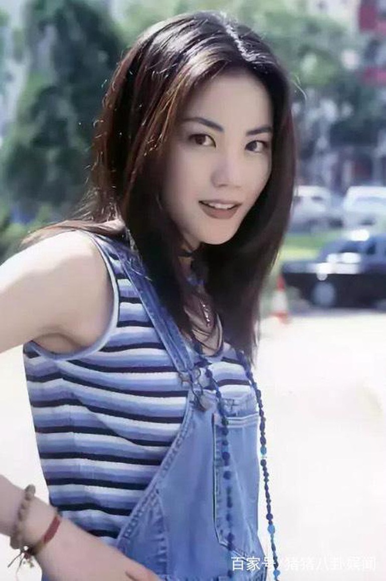 View - Lý Yên: Cô con gái 18 tuổi xinh đẹp, tự tin và đa tài của Vương Phi | Báo Dân trí